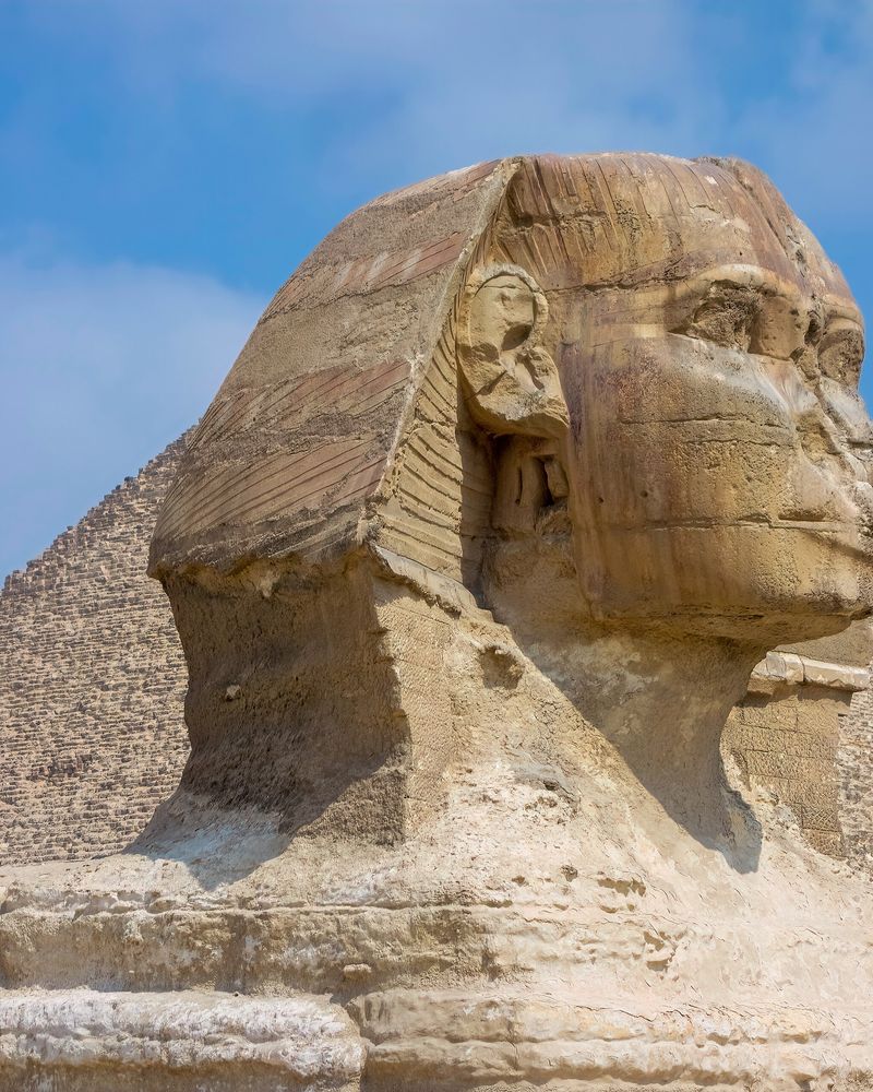 Büyük Sfenks ve arkasında Kefren Piramidi, Giza, Kahire