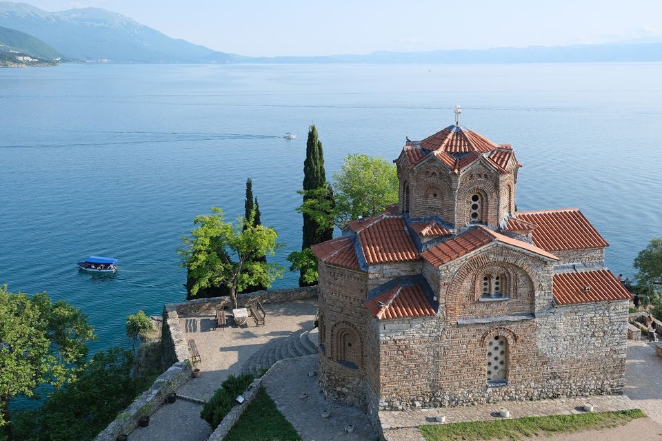 Ohrid Gölü'ne bakan Kaneo Kilisesi, Kuzey Makedonya