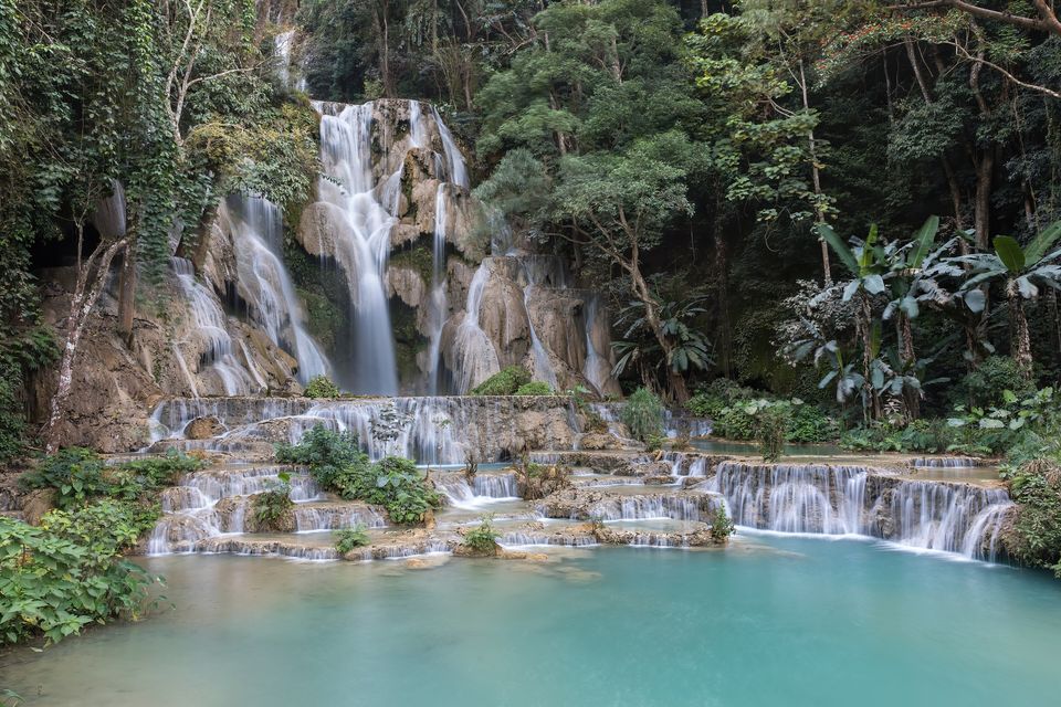 Kuang Si Şelalesi ve turkuaz havuzu, Luang Prabang, Laos