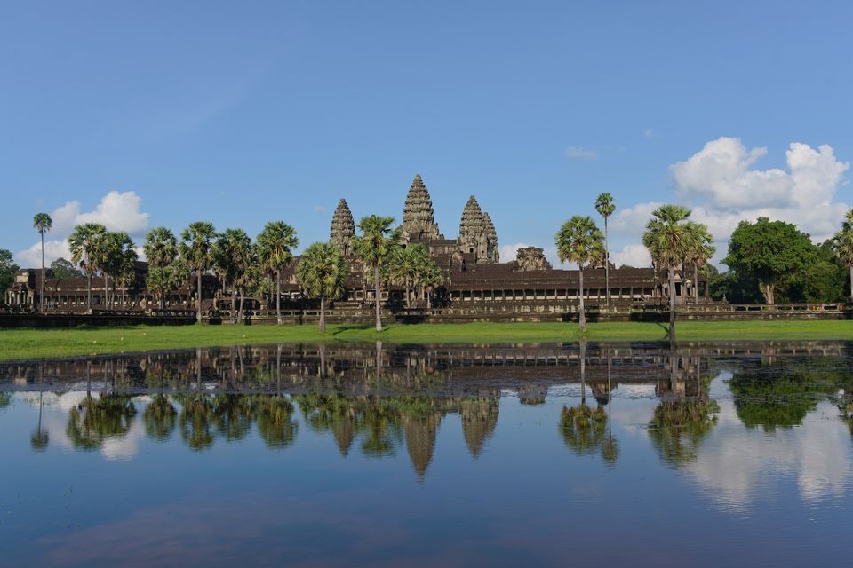 Angkor Wat ve gölete düşen yansıması, Siem Reap