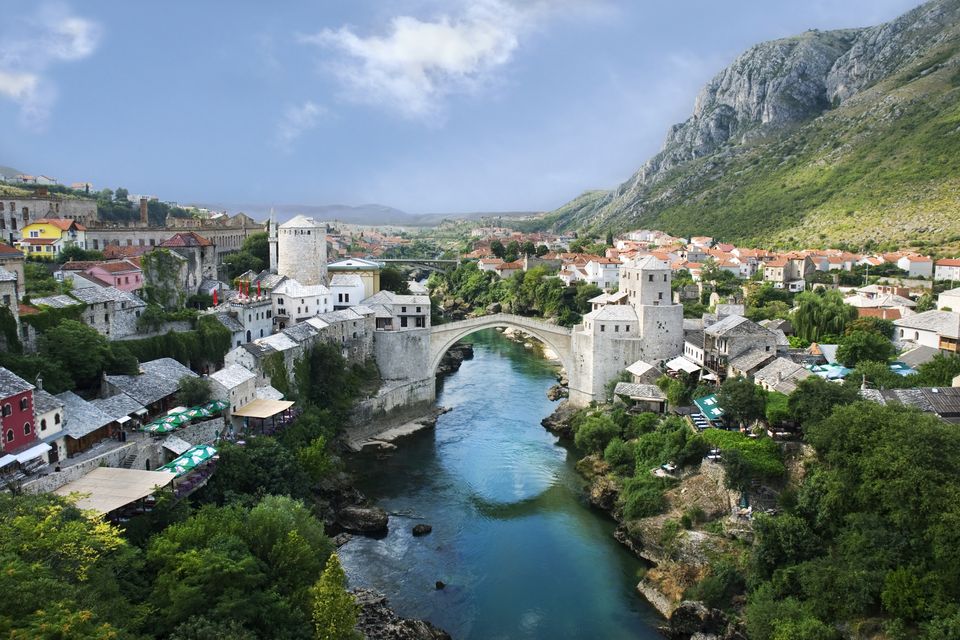 Mostar eski kenti ve Neretva Nehri üzerinde Mostar Köprüsü, Bosna-Hersek