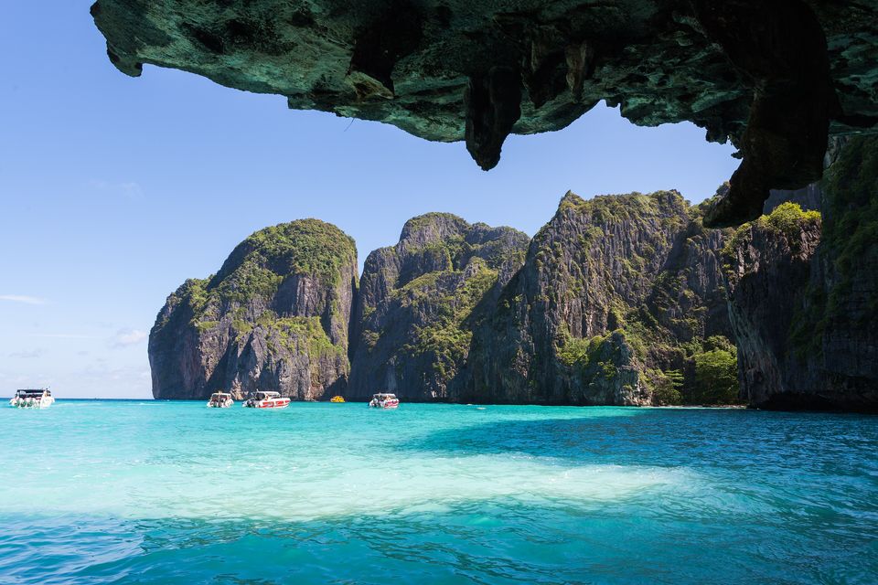 Maya Koyu'nun turkuaz suları, Phi Phi Adaları