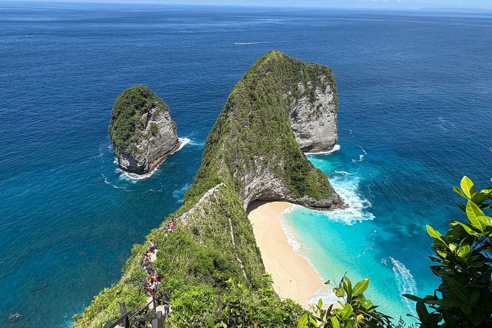 Nusa Penida'da Kelingking Plajı ve T-Rex burnu, Bali