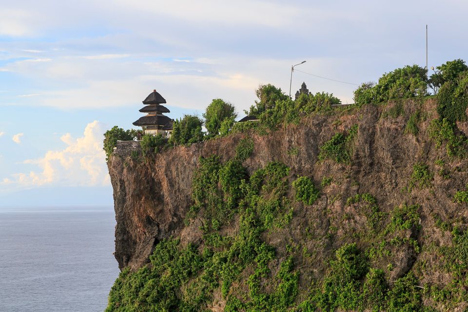 Hint Okyanusu falezleri üzerinde Uluwatu Tapınağı, Bali
